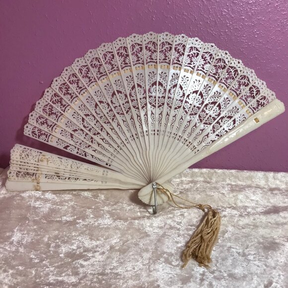 Vintage Intricate Fan Made in Hong Kong * Trees Birds Nature Scene Retro Tassel - Picture 1 of 10